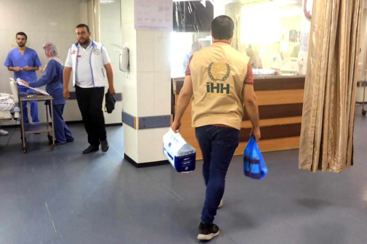 İHH İsrail'in Gazze'ye y&ouml;nelik saldırılarının ardından yardım &ccedil;alışması başlattı