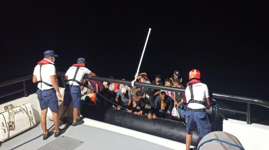 Bodrum açıklarında geri itilen 62 düzensiz göçmen kurtarıldı