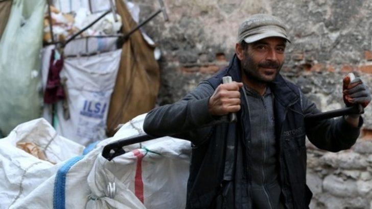 5 dil bilen Suriyeli kağıt toplayarak yaşamını sürdürüyor
