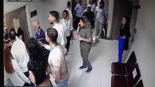 Hastanede doktora dehşeti yaşattı! 'Beynimdeki çipi çıkart, mermileri ağzına boşaltırım'