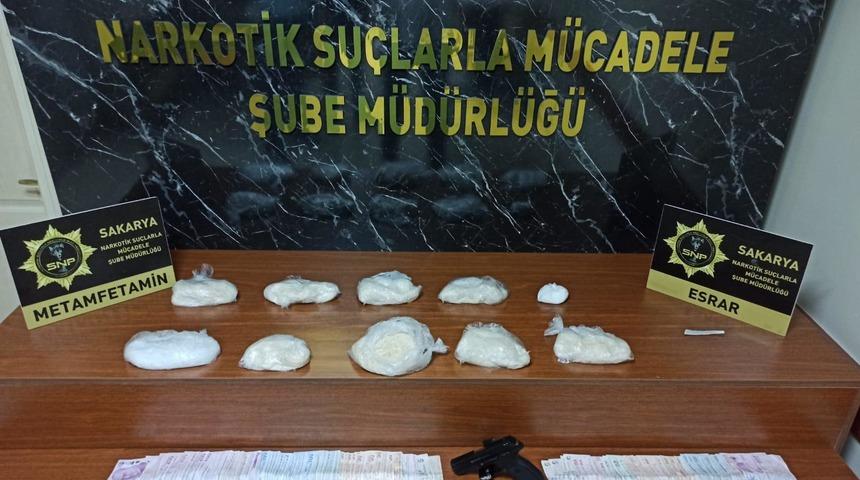 Sakarya'da uyuşturucu bulunan otomobildeki 2 zanlı tutuklandı