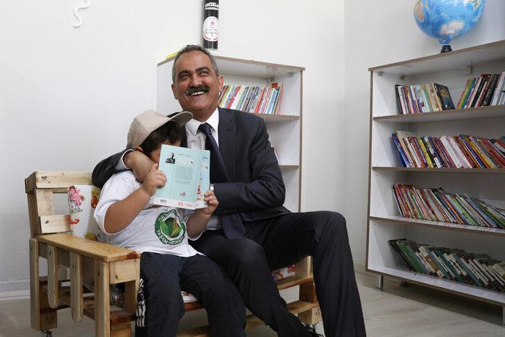 Milli Eğitim Bakanı Özer, tüm ders kitaplarının illere gönderildiğini açıkladı: G2