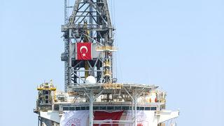 Cumhurbaşkanı Erdoğan, Abdülhamid Han Sondaj Gemisi'nde incelemelerde bulundu