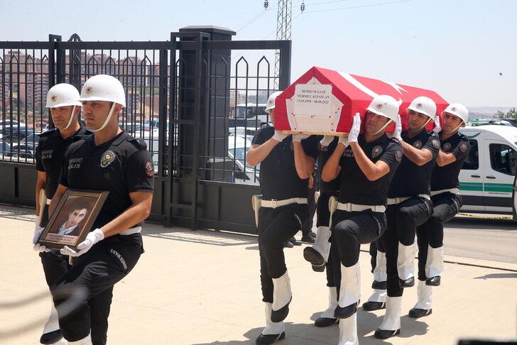 Gaziantep'te yaşamını yitiren 15 Temmuz gazisi gencin cenazesi toprağa verildi G5