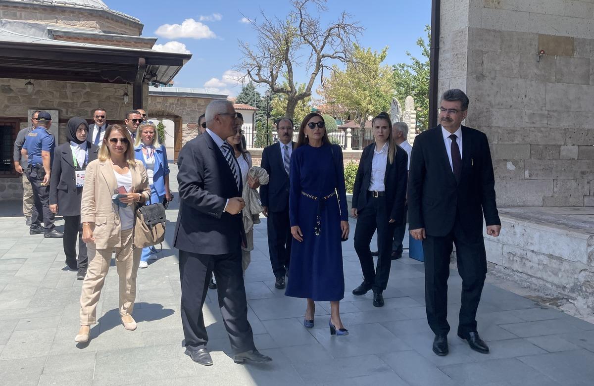 Azerbaycan Cumhurbaşkanı Aliyev'in eşi Mihriban Aliyeva Mevlana M&uuml;zesi'ni ziyaret etti