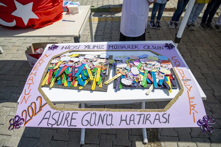 Erzurum'da koruma altındaki çocuklar ziyaretçilerine aşure ikram etti G5