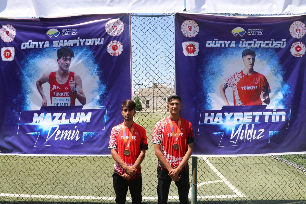 D&uuml;nya Şampiyonası'nda altın ve bronz madalya kazanan Batmanlı sporcular &ouml;d&uuml;llendirildi