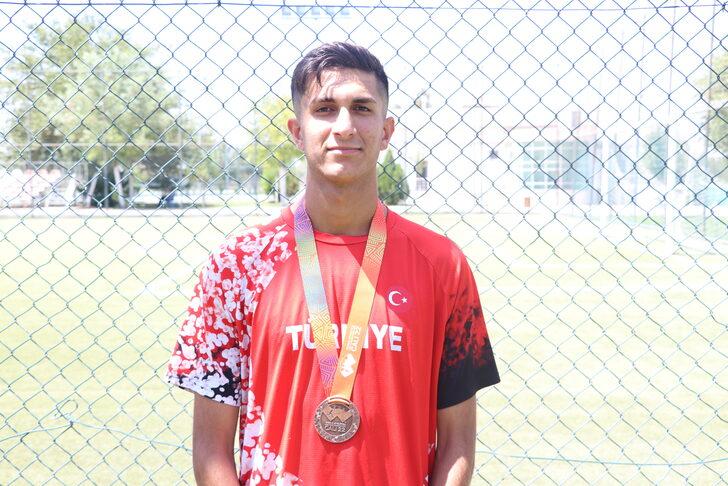 Dünya Şampiyonası'nda altın ve bronz madalya kazanan Batmanlı sporcular ödüllendirildi G2