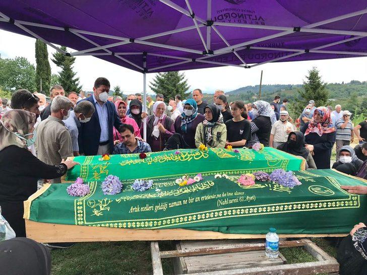 Ordu'da trafik kazasında hayatını kaybeden baba ile oğlunun cenazeleri defnedildi G1