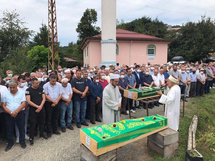 Ordu'da trafik kazasında hayatını kaybeden baba ile oğlunun cenazeleri defnedildi G2