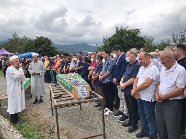 Ordu'da trafik kazasında hayatını kaybeden baba ile oğlunun cenazeleri defnedildi G3