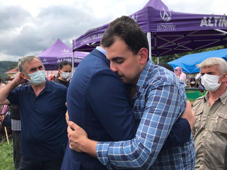 Ordu'da trafik kazasında hayatını kaybeden baba ile oğlunun cenazeleri defnedildi G5