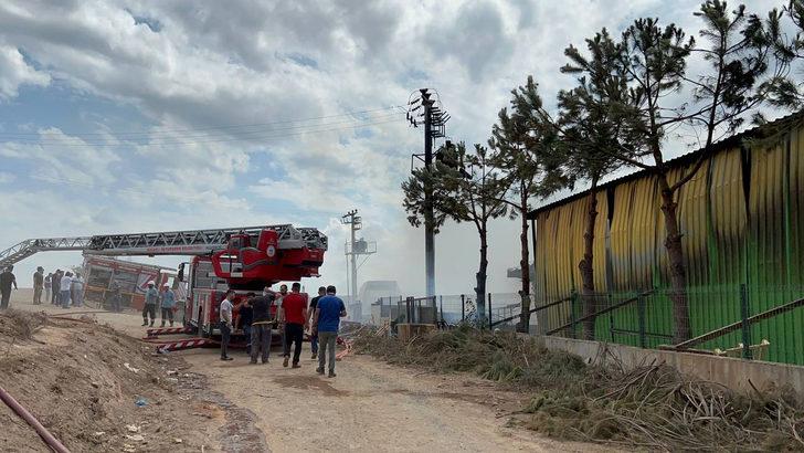 Kocaeli'de plastik fabrikasında çıkan yangın söndürüldü G4