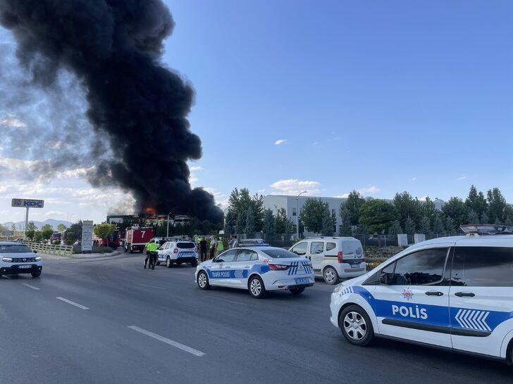Konya'da boya fabrikasında çıkan yangına müdahale ediliyor G3