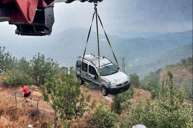 Antalya'da aracın devrilmesi sonucu 1 kişi öldü, 1 kişi yaralandı