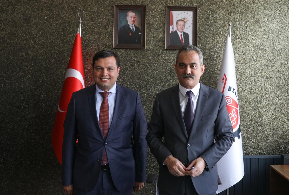 Milli Eğitim Bakanı &Ouml;zer, Uşak Belediye Başkanı &Ccedil;akın ile g&ouml;r&uuml;şt&uuml;