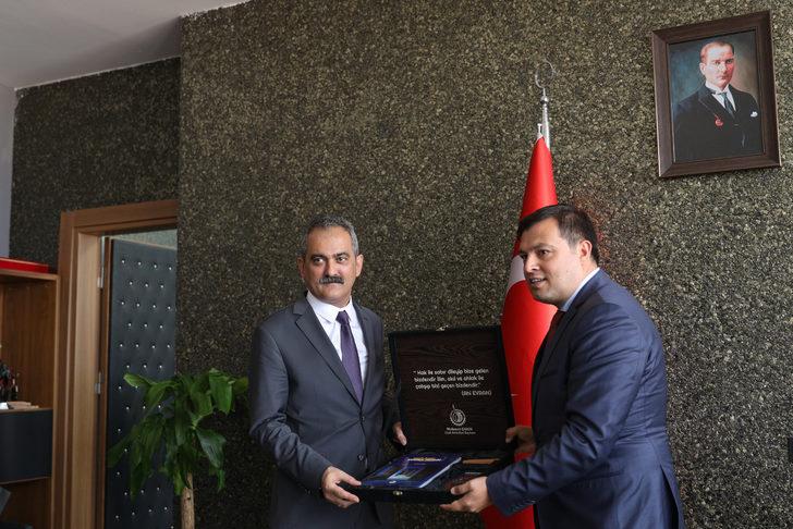 Milli Eğitim Bakanı Özer, Uşak Belediye Başkanı Çakın ile görüştü G2