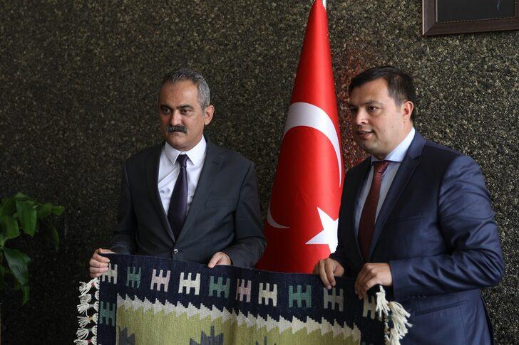 Milli Eğitim Bakanı Özer, Uşak Belediye Başkanı Çakın ile görüştü G3