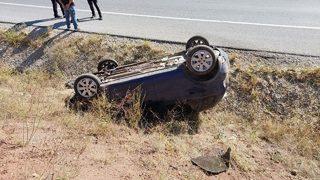 Çorum'da devrilen otomobildeki 3 kişi yaralandı