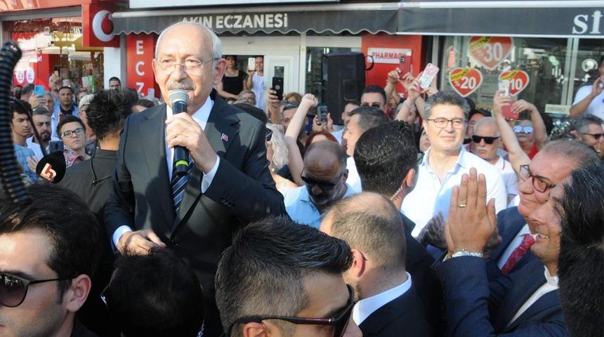 Edirne'de ilginç anlar: Kemal Kılıçdaroğlu, kendini bir anda bankın üstünde buldu! Yaptığı espri ise...