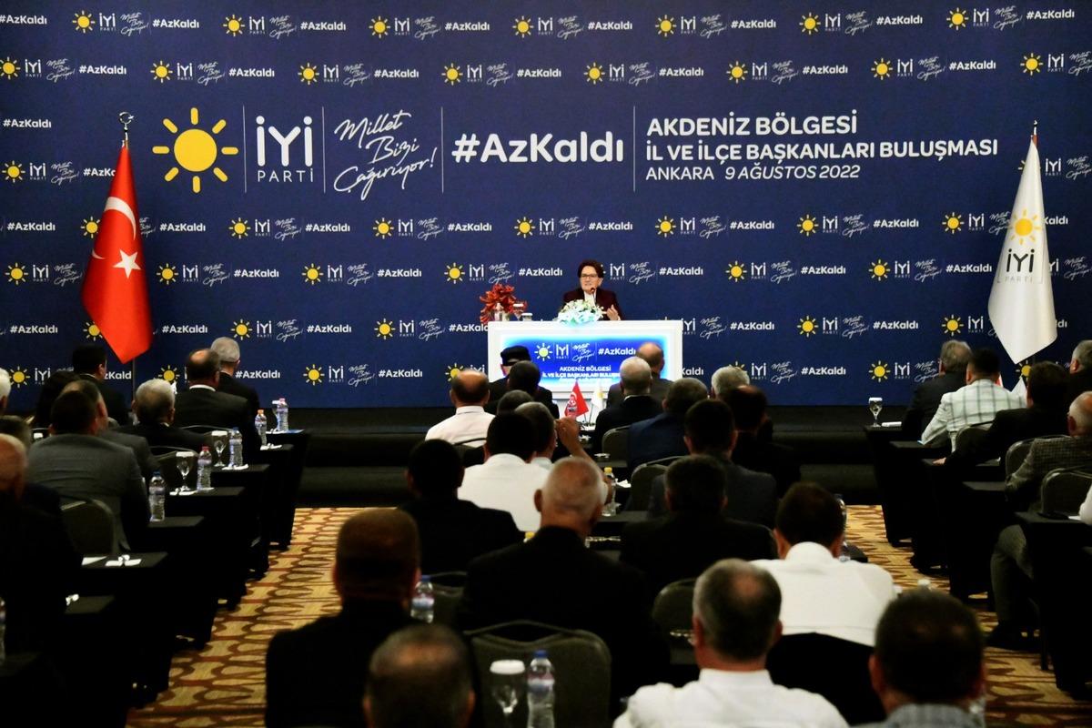 Meral Akşener, İYİ Parti'nin Akdeniz B&ouml;lgesi il ve il&ccedil;e başkanlarıyla g&ouml;r&uuml;şt&uuml;