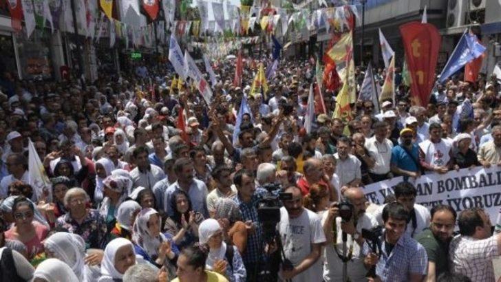 HDP'ye yapılan bombalı saldırılar Adana'da protesto edildi
