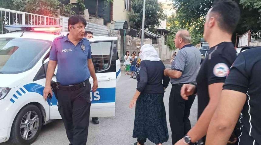 'Sucu' diye kapıyı açtı, dehşeti yaşadı! Yaşlı kadına cam şişeyle...