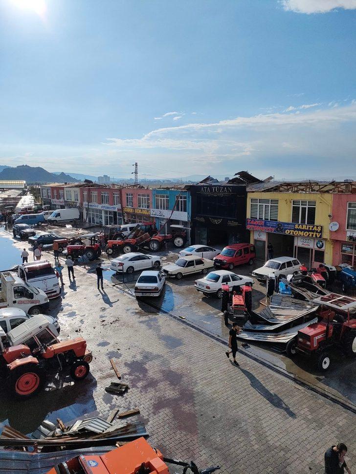 Afyonkarahisar'da kuvvetli rüzgar bazı iş yerlerinin çatısını uçurdu G2