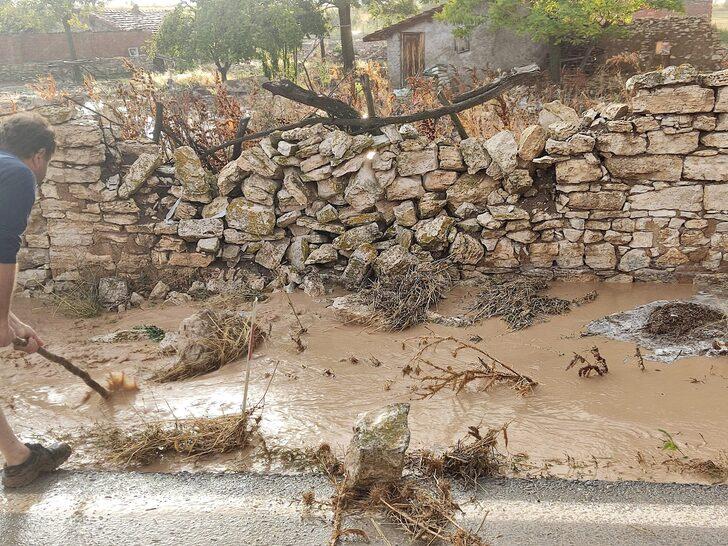 Kütahya'da sağanak bir köyde su baskınına neden oldu G5