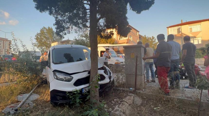 Kocaeli'de hafif ticari ara&ccedil; ile &ccedil;arpışan elektrikli bisiklet s&uuml;r&uuml;c&uuml;s&uuml; yaralandı