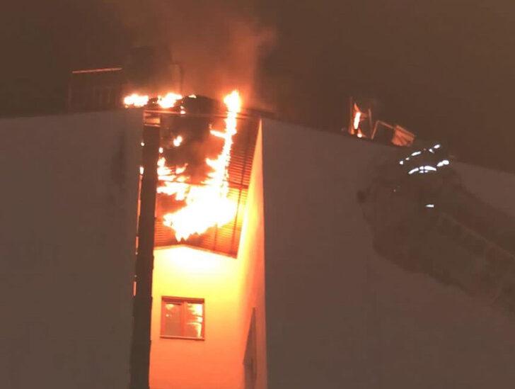 Tunceli’de apartmanın çatısında çıkan yangın hasara neden oldu G2