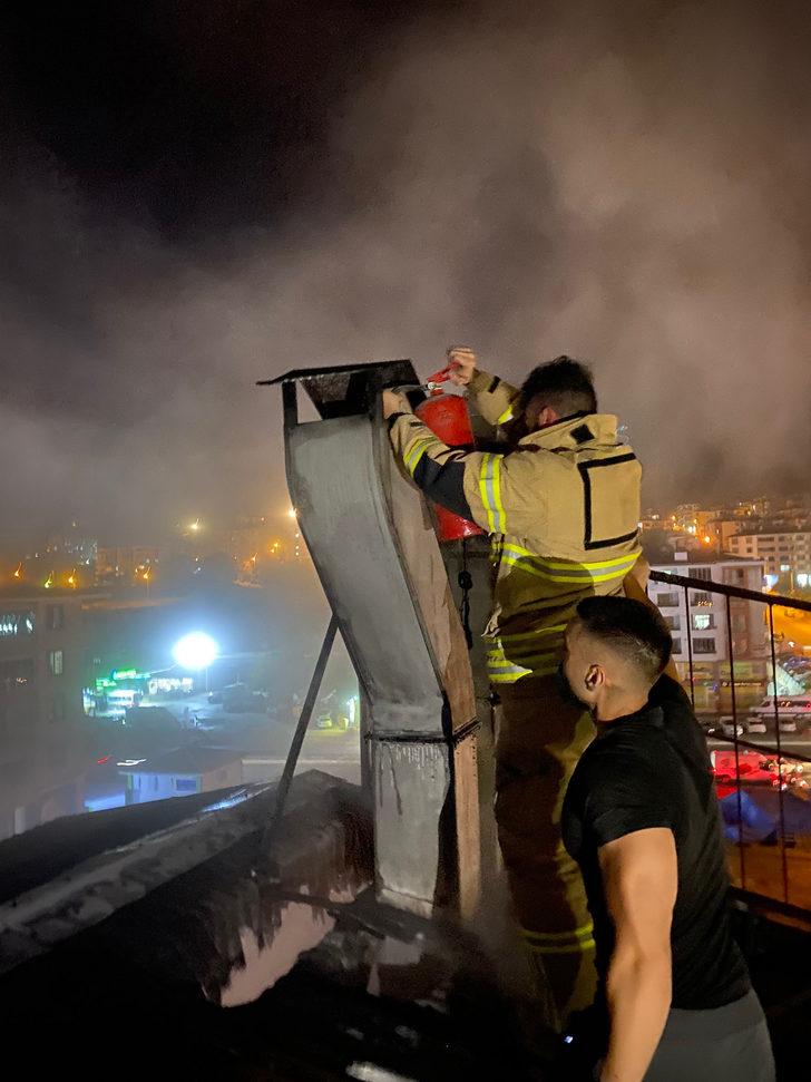 Tunceli’de apartmanın çatısında çıkan yangın hasara neden oldu G3