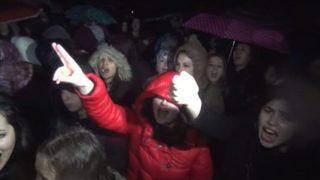 Kız öğrencilerden 'taciz' protestosu