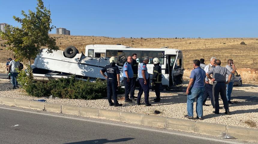 Gaziantep'te 2 işçi servisinin çarpışması sonucu 19 kişi yaralandı