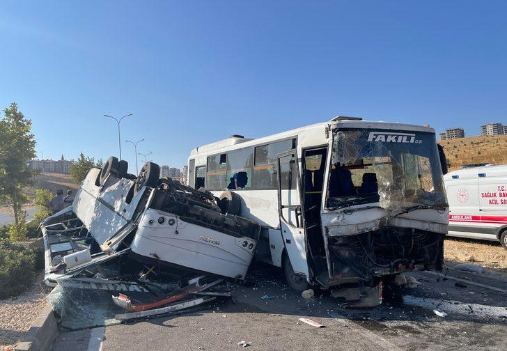 Gaziantep'te 19 kişinin yaralandığı trafik kazası araç kamerasına yansıdı G2