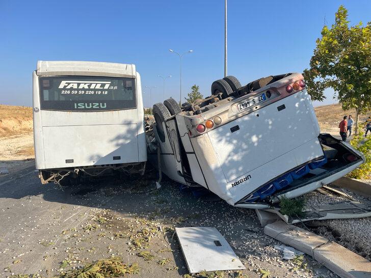 Gaziantep'te 19 kişinin yaralandığı trafik kazası araç kamerasına yansıdı G3