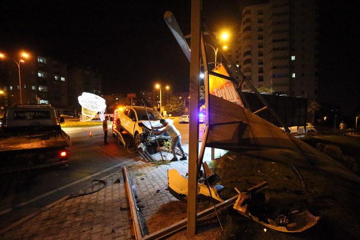 Kahramanmaraş'ta iki otomobilin çarpıştığı kazada 8 kişi yaralandı G1