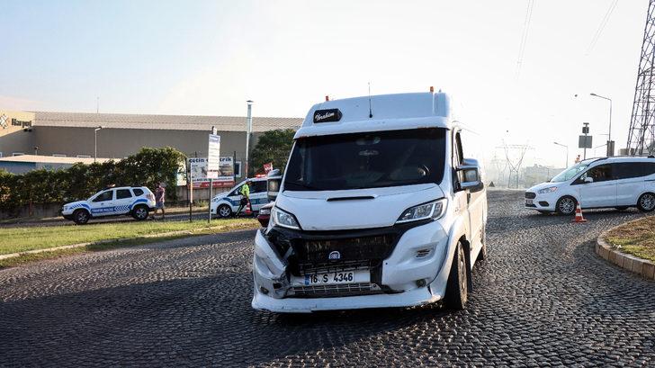 Bursa'da servis aracının devrilmesi sonucu 8 kişi yaralandı G3