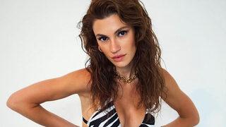 Arka Sokaklar'ın Zeliş'i Yüsra Geyik'ten iddialı ayna pozu!