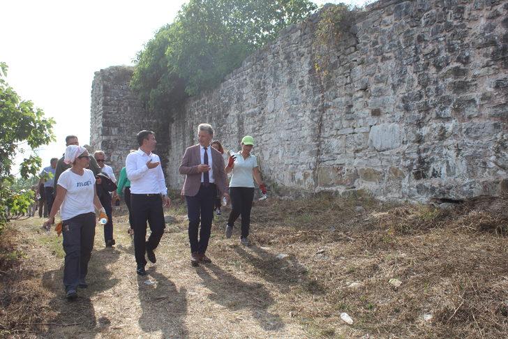 Bizans döneminin izlerini taşıyan Harmantepe Kalesi'nde kazı çalışmaları sürüyor G5