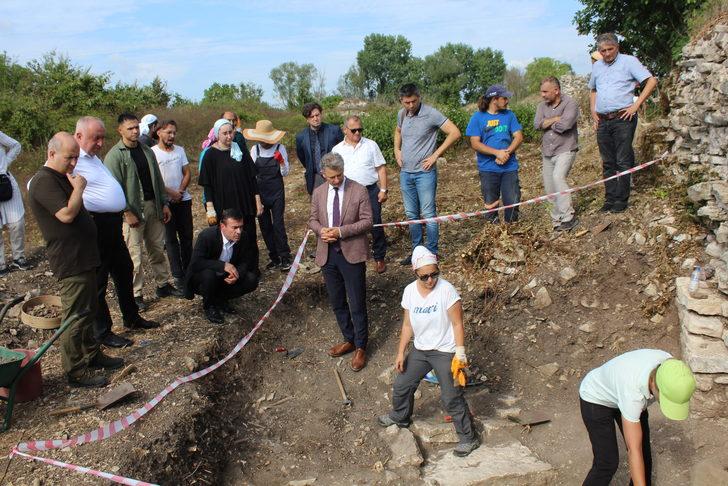 Bizans döneminin izlerini taşıyan Harmantepe Kalesi'nde kazı çalışmaları sürüyor G2