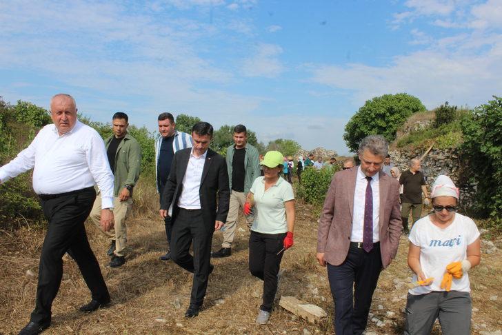 Bizans döneminin izlerini taşıyan Harmantepe Kalesi'nde kazı çalışmaları sürüyor G3