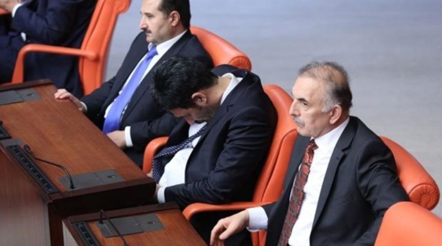 Meclis'te uyuyakalan Uğur Işılak'tan ilginç açıklama