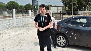 Dünya ikincisi genç tekvandocu, memleketi Osmaniye'de törenle karşılandı