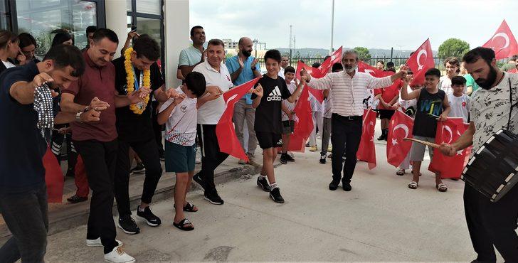 Dünya ikincisi genç tekvandocu, memleketi Osmaniye'de törenle karşılandı G5