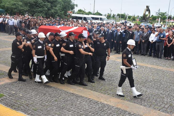 Giresun'da lunaparktaki kazada hayatını kaybeden komiser yardımcısı için tören G4