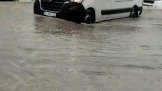 GÜNCELLEME - İstanbul'da yağış nedeniyle bazı yerleri su bastı