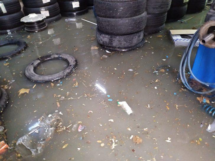 İstanbul'da yağış nedeniyle bazı yerleri su bastı G3