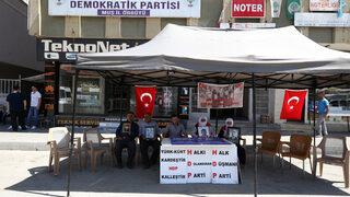 Muş'ta çocukları PKK'lı teröristlerce kaçırılan aileler HDP önündeki eylemlerini sürdürdü