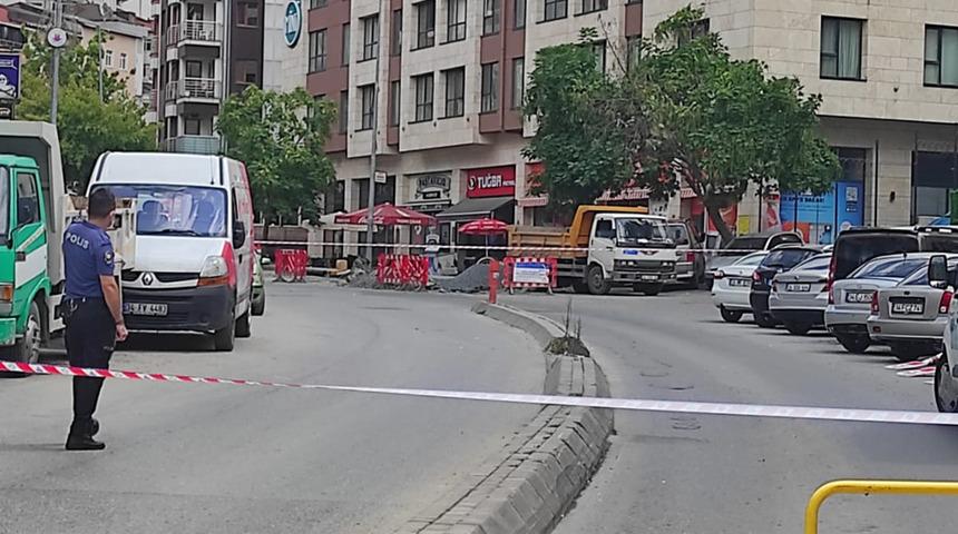 İstanbul'da doğal gaz borusu patladı! Cadde trafiğe kapatıldı